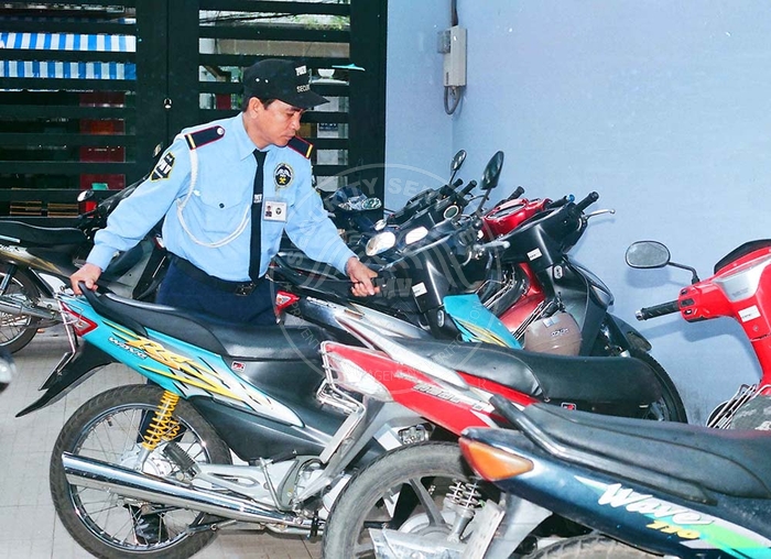 Bảo vệ giữ xe uy tín