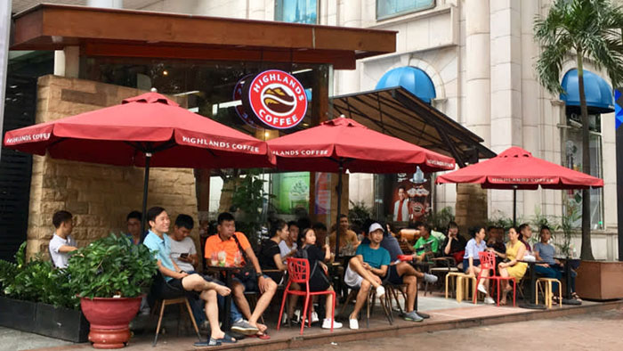 Dịch vụ Vệ sĩ bí mật khi vệ sĩ cũng hòa mình vào môi trường để không ai biết mình đang là Vệ sĩ.