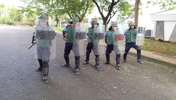 Bảo vệ, Vệ sĩ PMV luyện tập chống bạo loạn