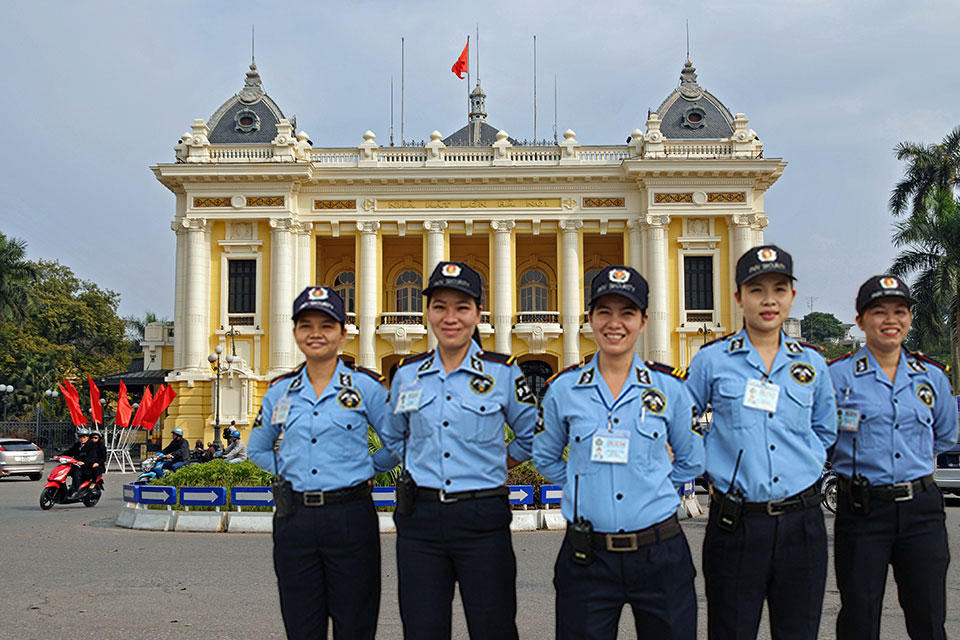 Nữ bảo vệ, tại sao không? Tuyển-bảo-vệ-tại-Hà-Nội