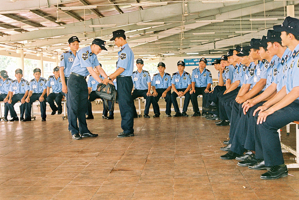 Làm bảo vệ cho Nhà Máy