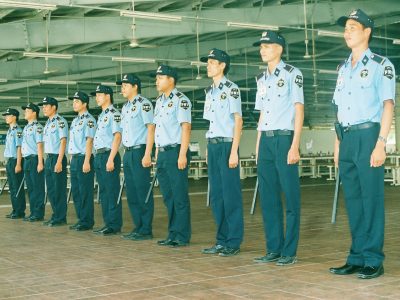 Các công ty hiện nay đều đang tìm cho mình những giải pháp tốt nhất để quảng bá hình ảnh công ty. Một trong những cách hiệu quả và hữu hiệu đó chính là bộ đồng phục mà các nhân viên mặc trên người.