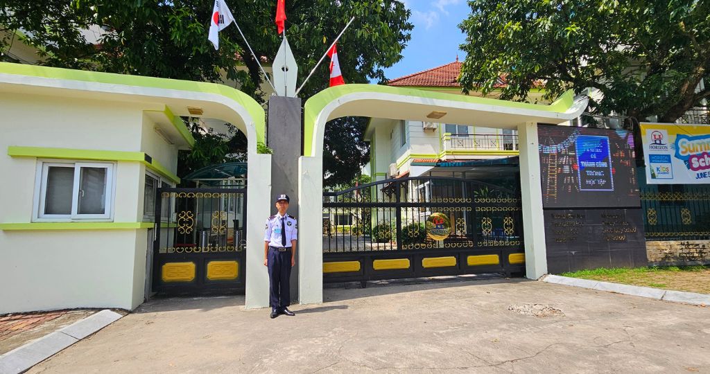 Bảo Vệ Trường Học được Trang Bị Những Gì